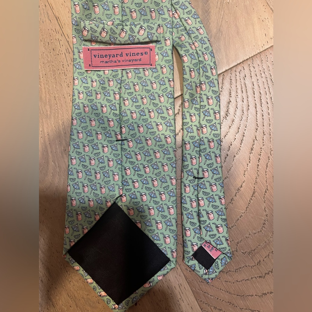 Vineyard Vines  Mens Silk Tie